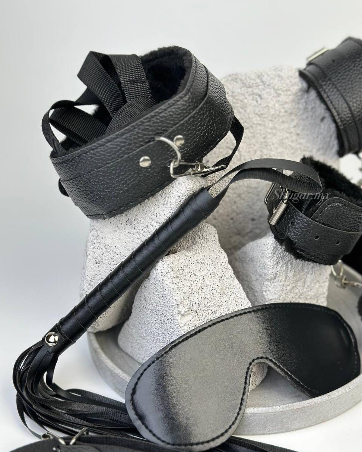 The Basics: Bondage kit