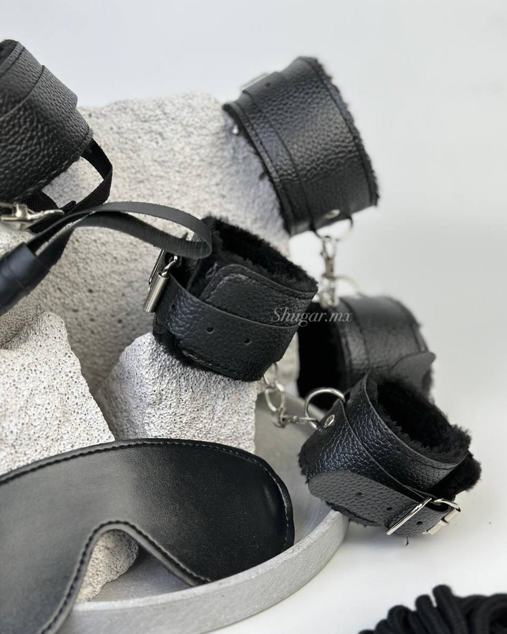 The Basics: Bondage kit