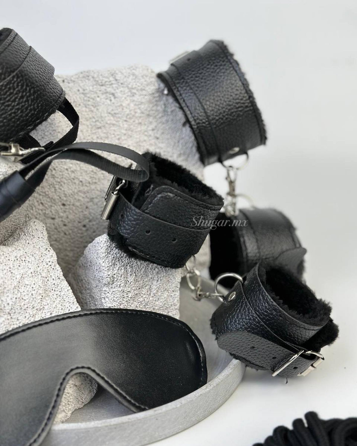 The Basics: Bondage kit
